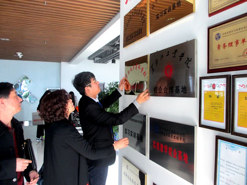 1592058406130541.jpg 201703251490381085.jpg