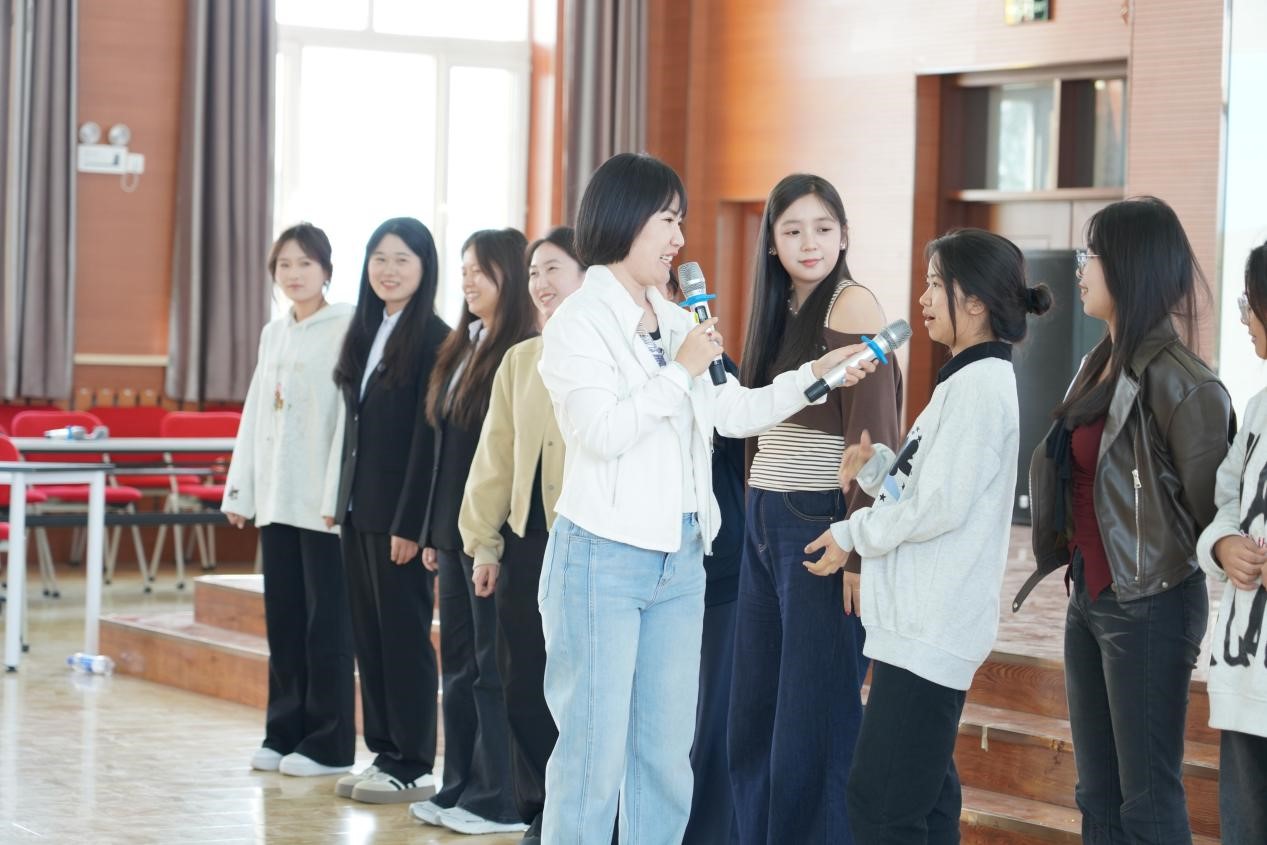 以声传情，以美育人&mdash;&mdash;小学教育系朗诵专题讲座顺利开展