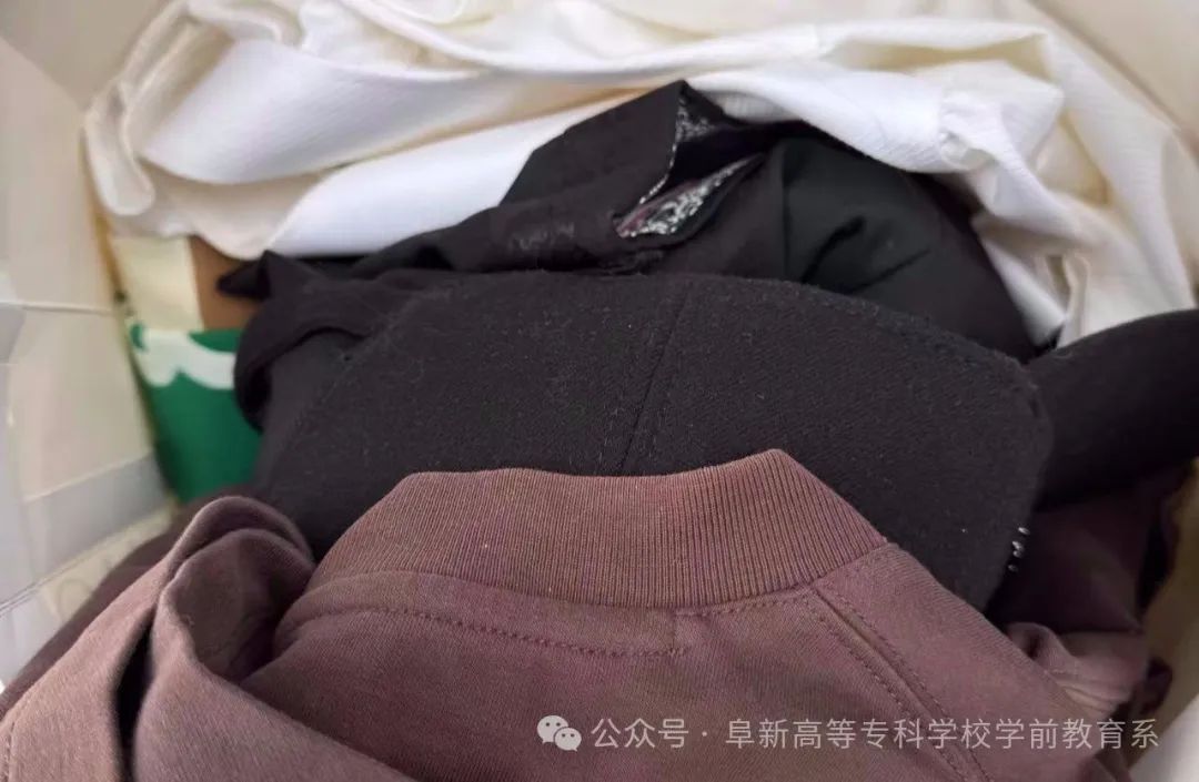衣载星河，爱满人间 | 学前教育系开展爱心捐衣活动